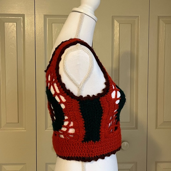 Vintage 1970’s Hand Crafted Cropped Top Crochet Tank Red green brown - Picture 5 of 10